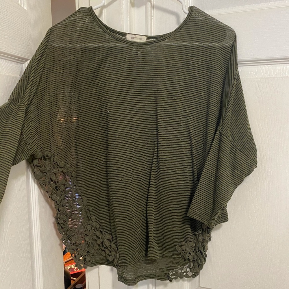 Stripes green blouse with floras lace details